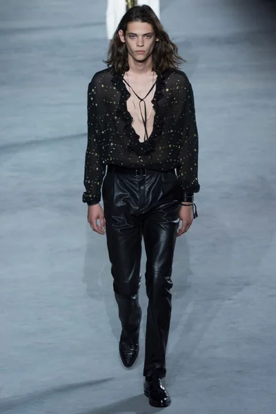 Look 18